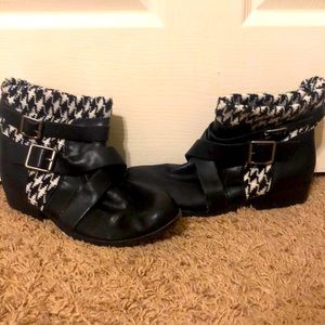 Houndstooth Buckle Boots